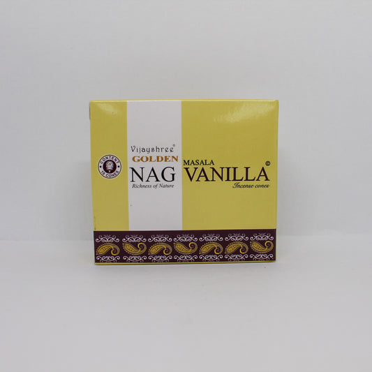 Żółte pudełko kadzideł stożkowych VijayShree Golden Nag Vanilla. Na dole opakowania znajduje się ozdobny brązowy wzór, a na środku nazwa produktu w czarnej czcionce.